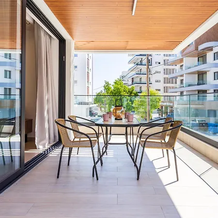 Densho 2-br Luxury By Makenzy Larnaca