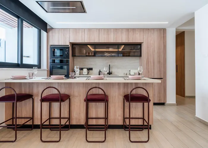 Densho 2-br Luxury By Makenzy Larnaca